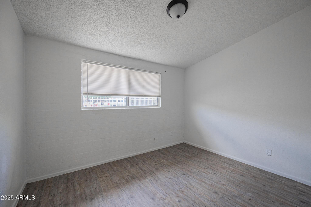 2115 W Devonshire Avenue - Photo 7