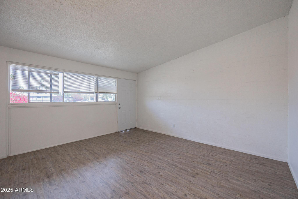 2115 W Devonshire Avenue - Photo 6