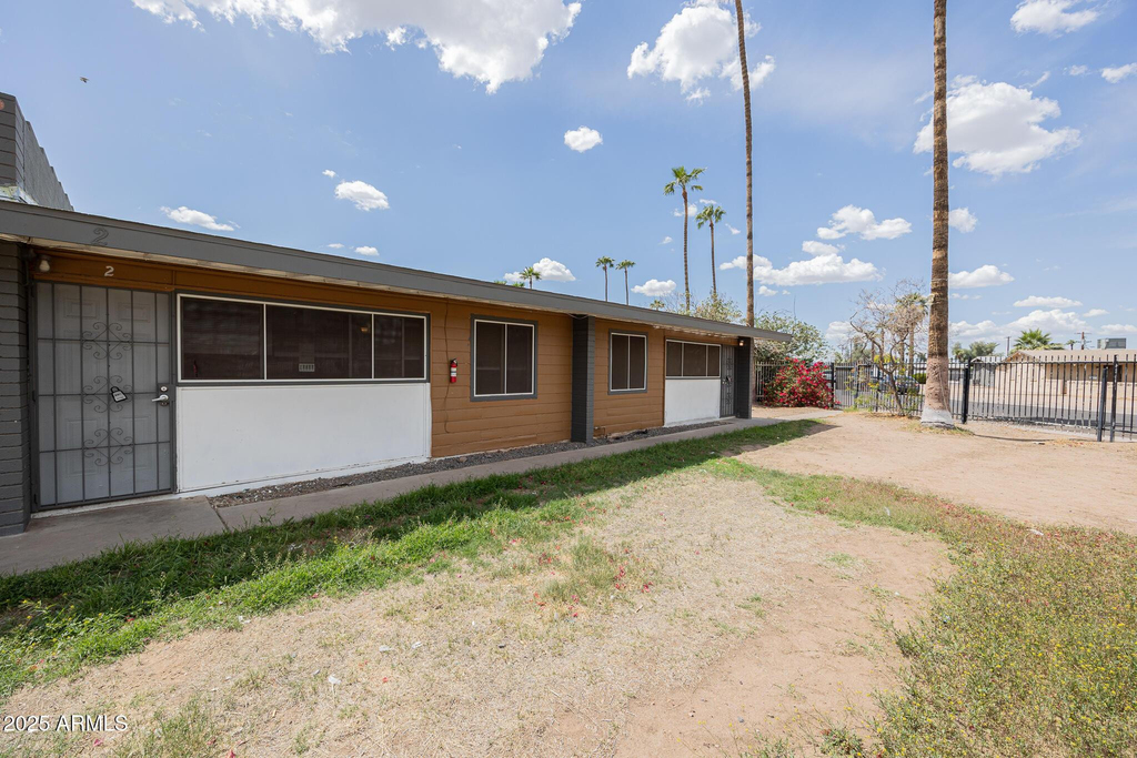 2115 W Devonshire Avenue - Photo 0
