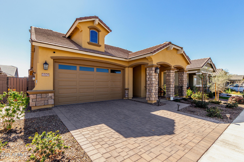 23129 E Carriage Way - Photo 2