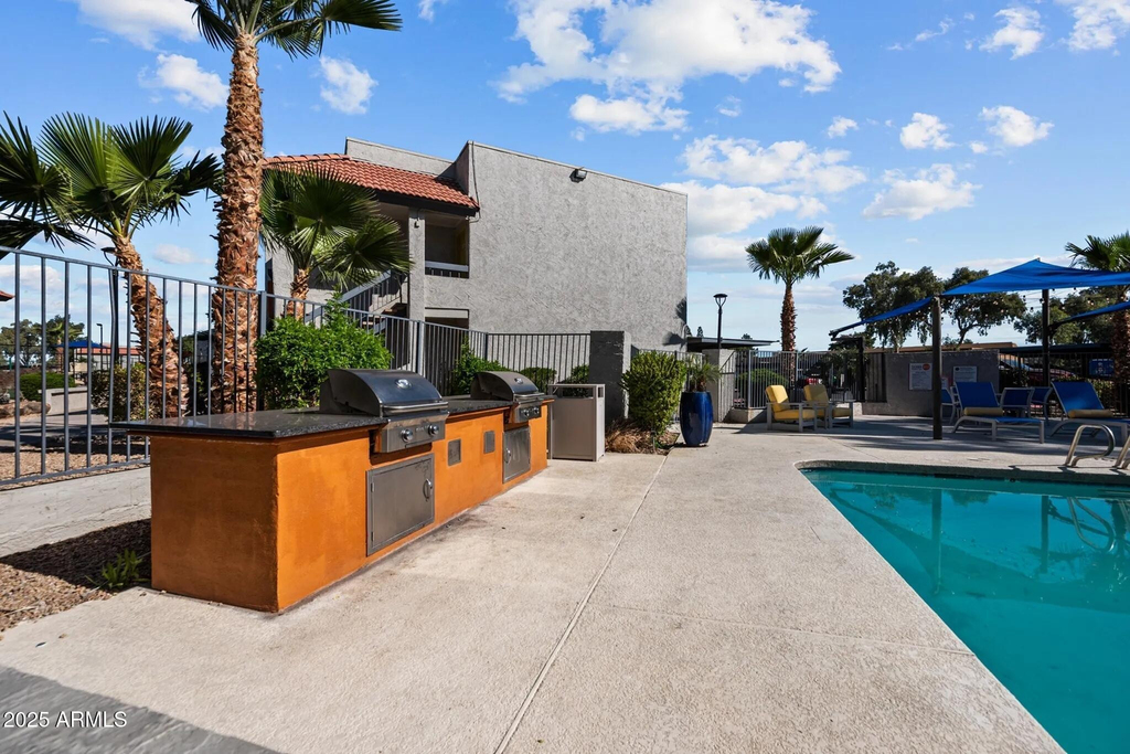 4748 W Sierra Vista Drive - Photo 9