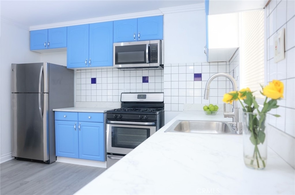 1033 West 62nd Street - Photo 0