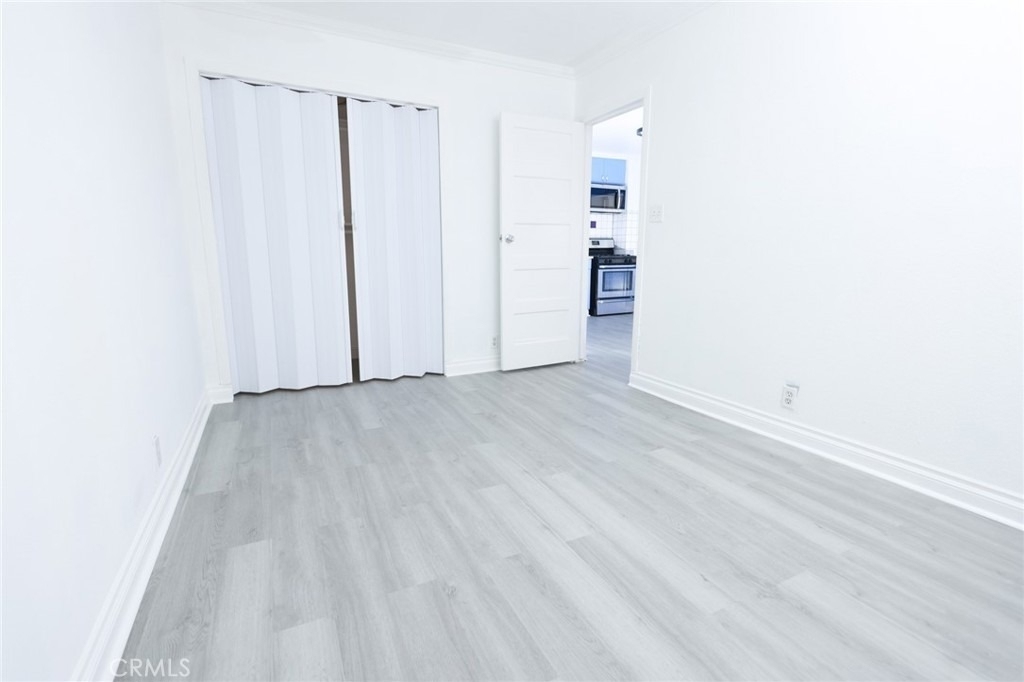 1033 West 62nd Street - Photo 6