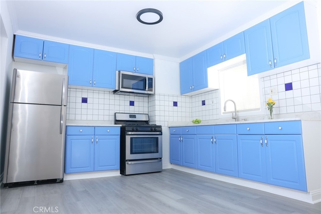 1033 West 62nd Street - Photo 2