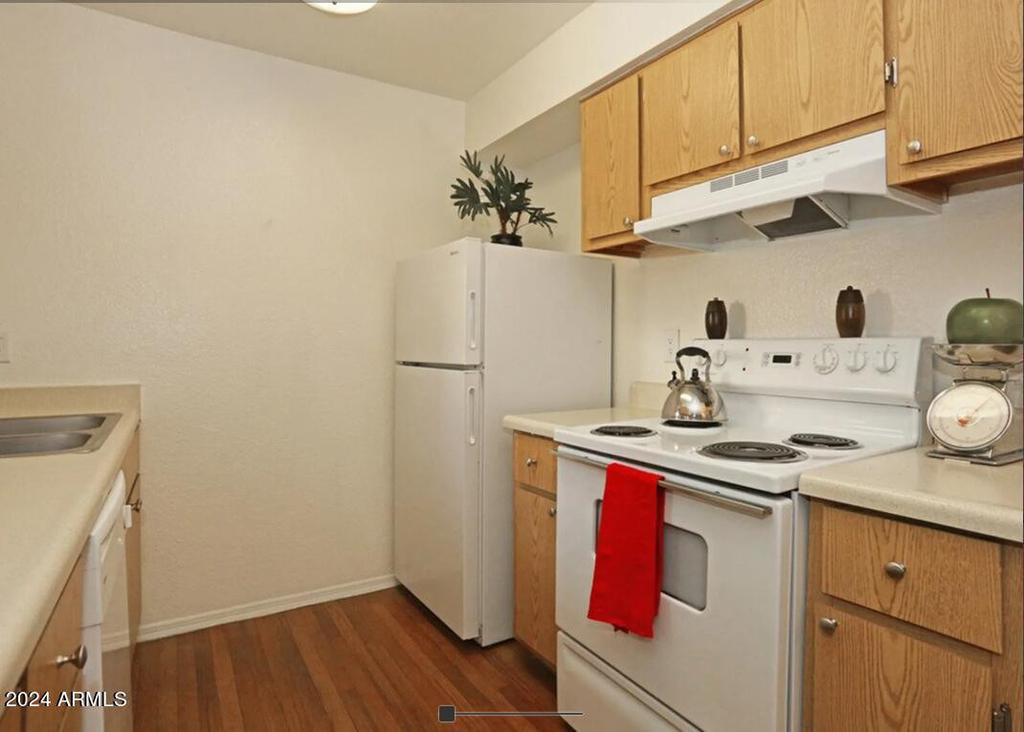 8902 N 19th Avenue - Photo 3