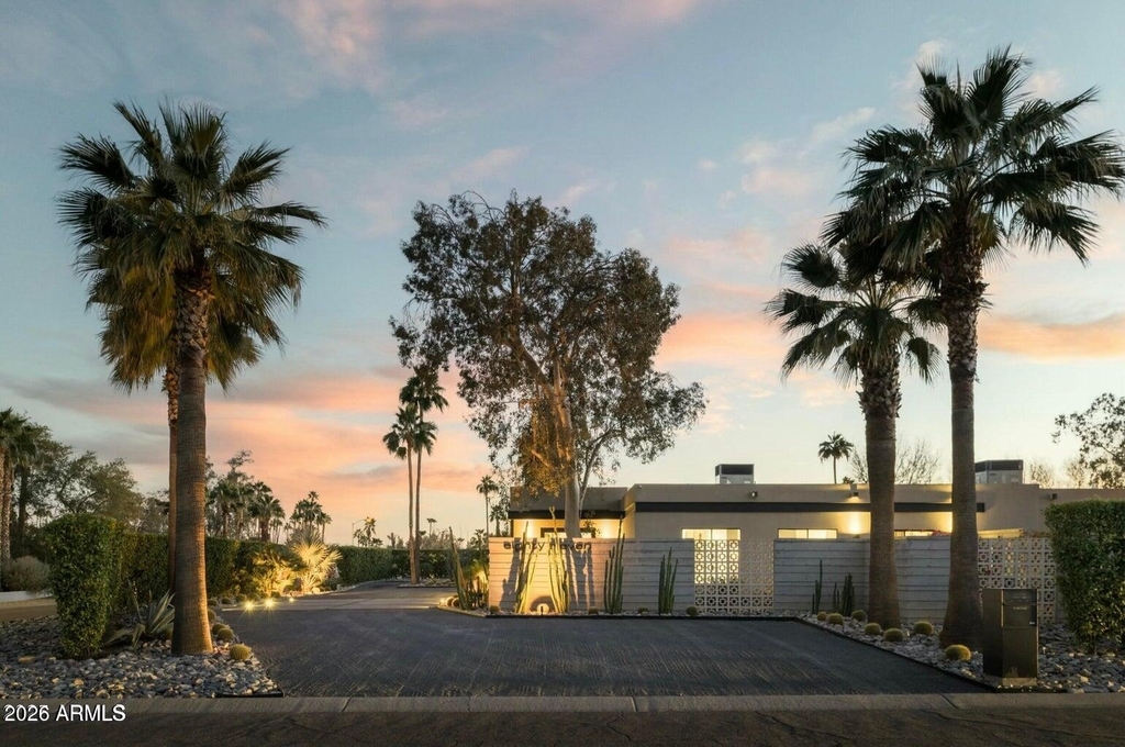 8011 E Larkspur Drive - Photo 2