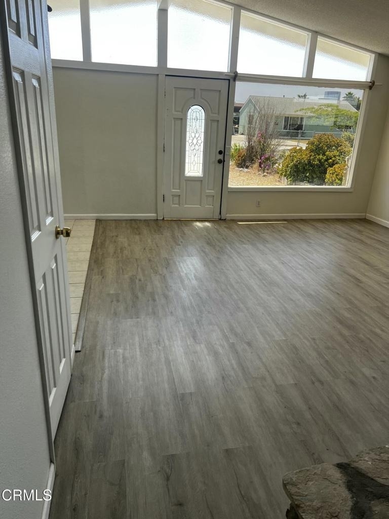 821 E Stroube Street - Photo 2