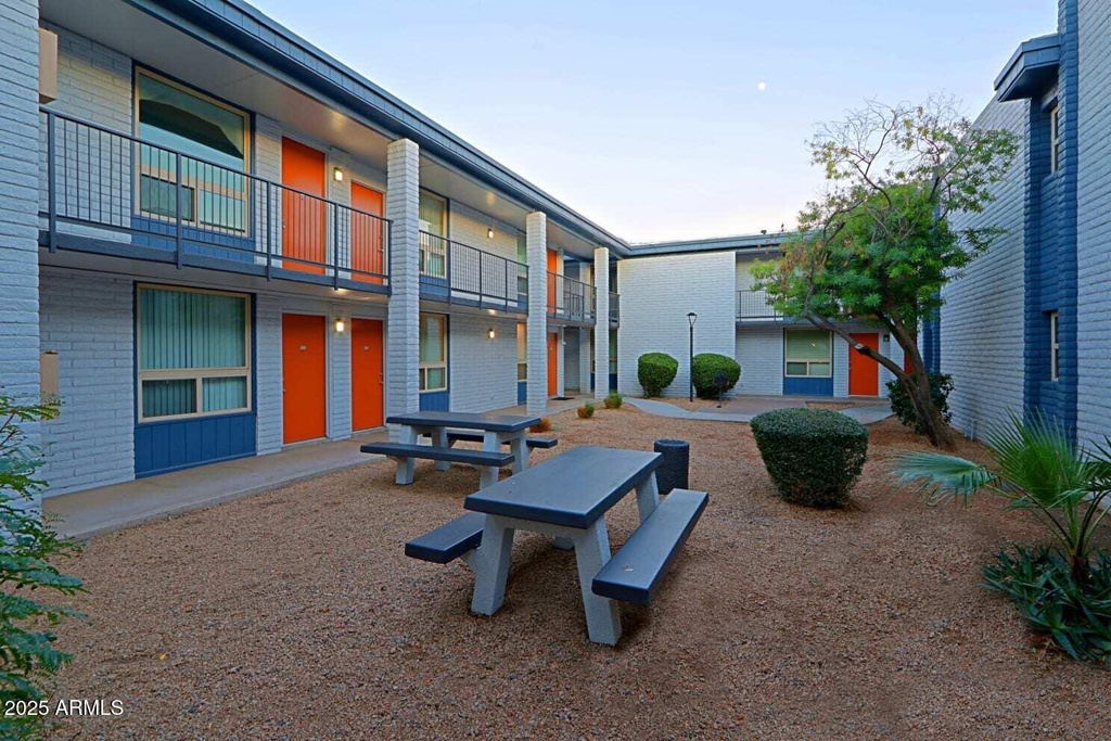 2250 W Glendale Avenue - Photo 5