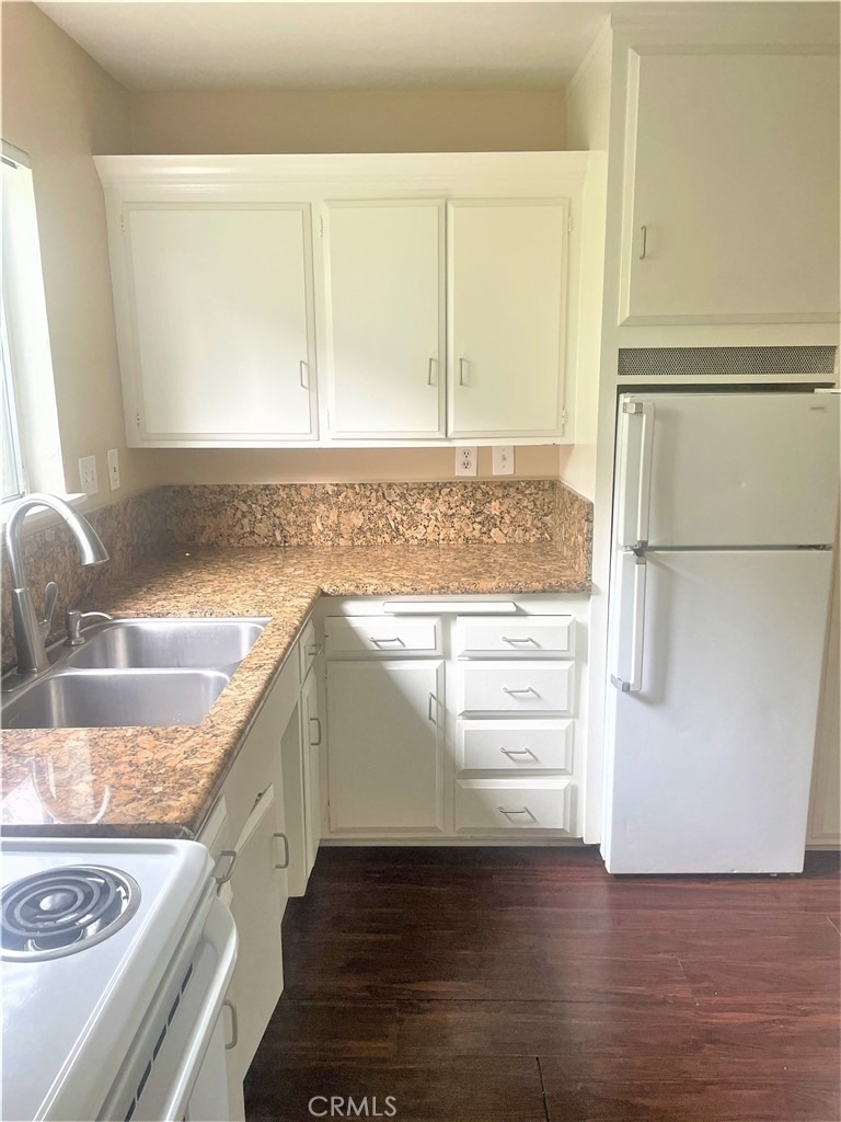 931 W 19th Street - Photo 3