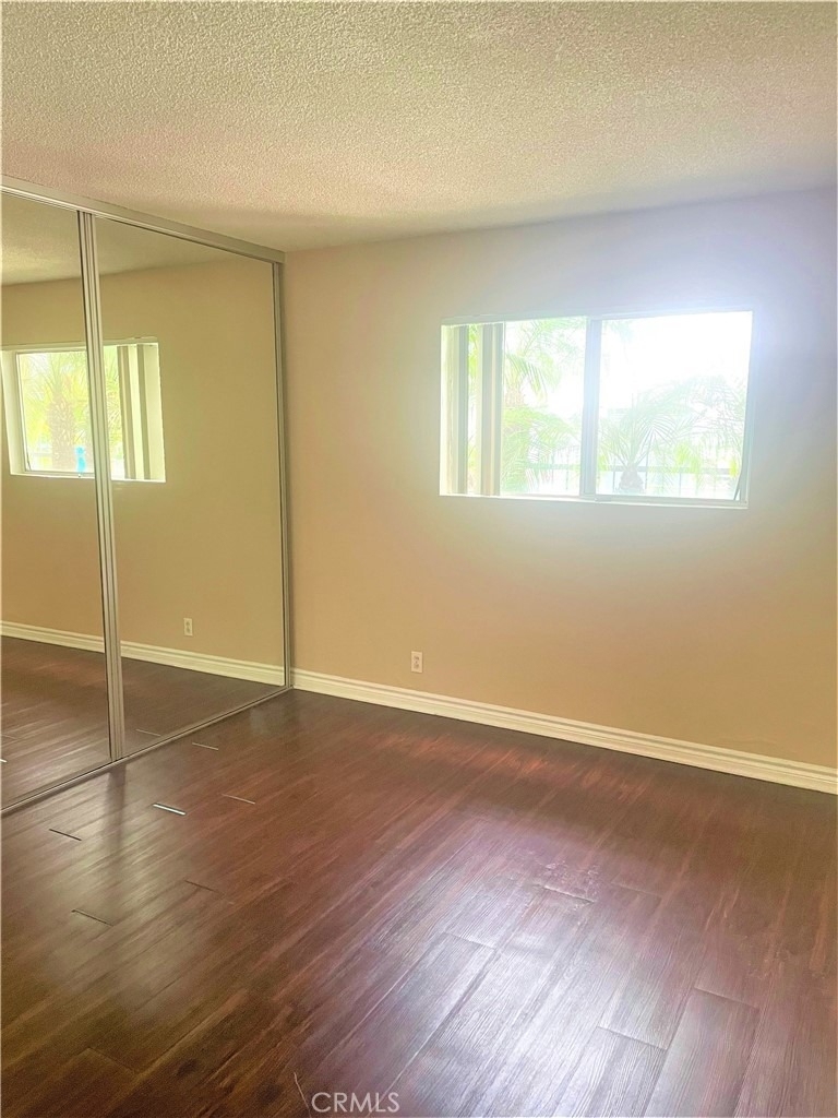 931 W 19th Street - Photo 10