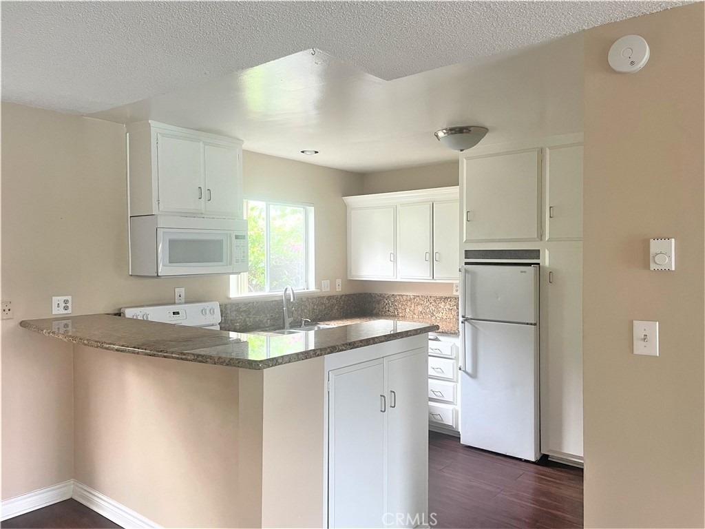 931 W 19th Street - Photo 4