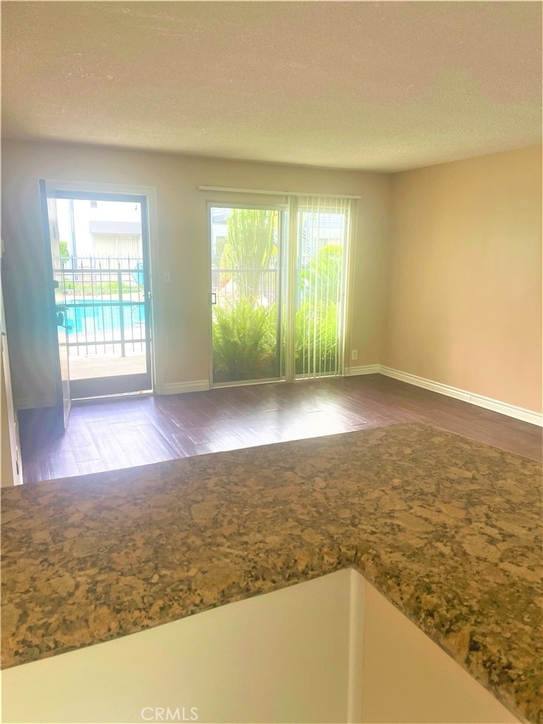 931 W 19th Street - Photo 8