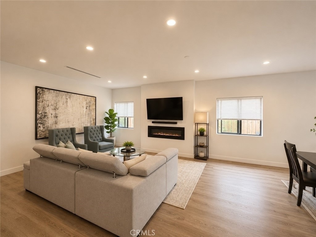 7717 Jamieson Avenue - Photo 4