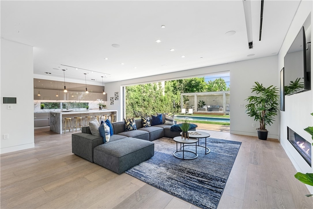 716 N Fuller - Photo 5