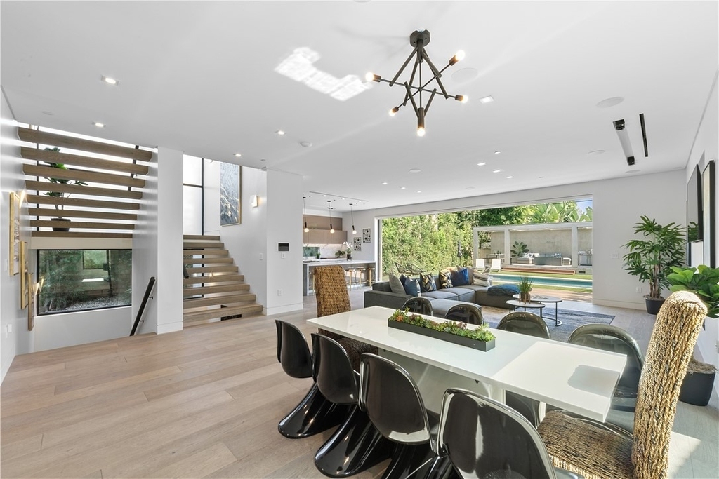 716 N Fuller - Photo 2