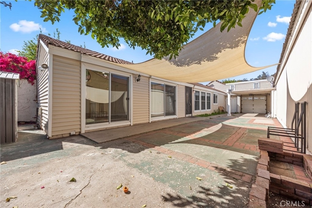 1552 Club Drive - Photo 8