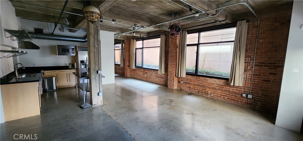 835 Locust Avenue - Photo 1