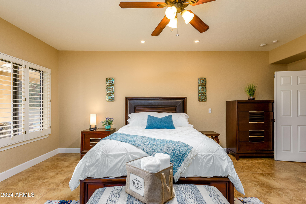 1221 N Kenwood Lane - Photo 2