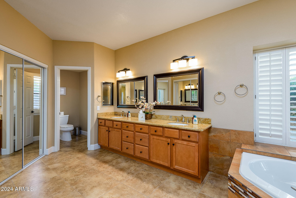 1221 N Kenwood Lane - Photo 6
