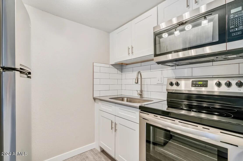 2645 E Cactus Road - Photo 3