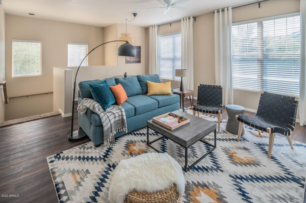 10 W Minnezona Avenue - Photo 1