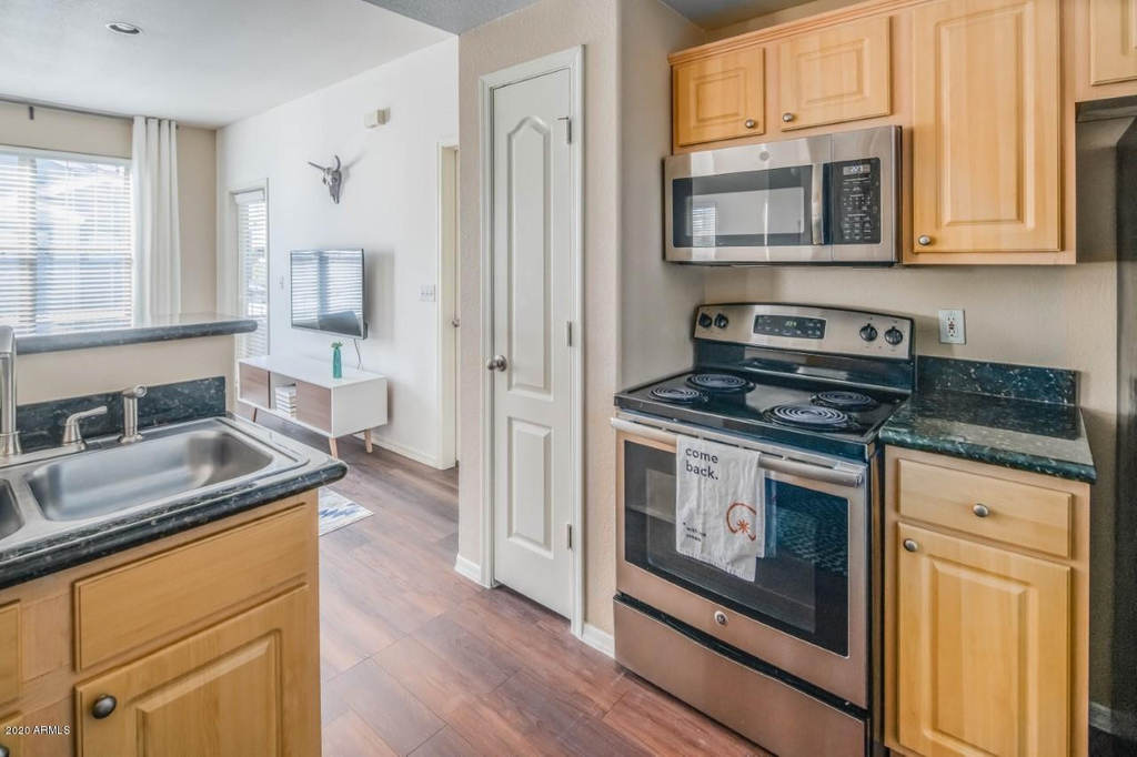 10 W Minnezona Avenue - Photo 2