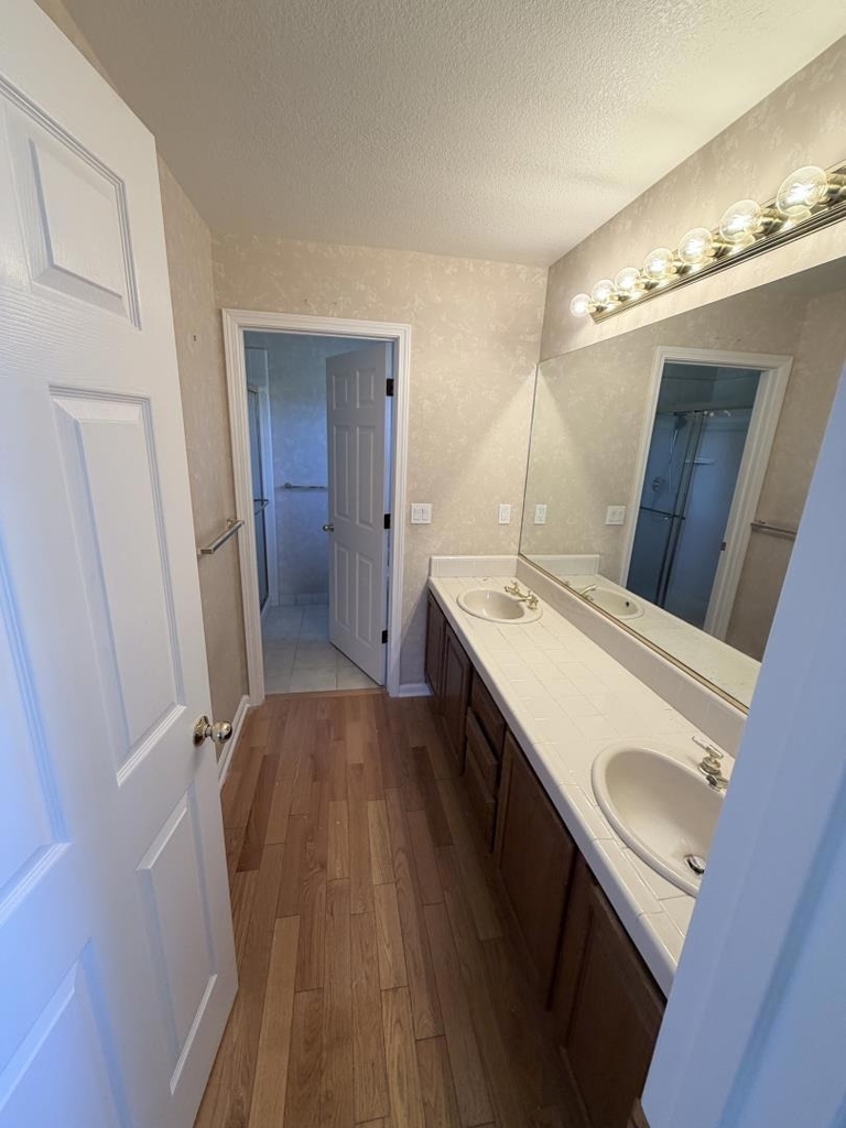590 Terrace Avenue - Photo 3