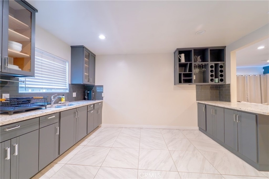 411 E 115th - Photo 17