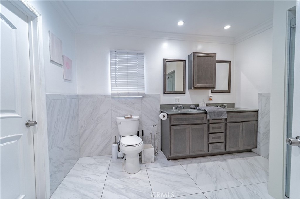 411 E 115th - Photo 10