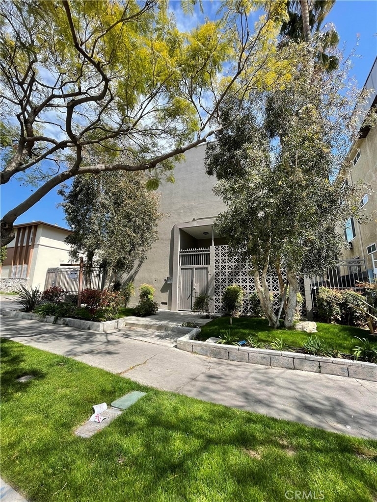 410 S Commonwealth - Photo 1