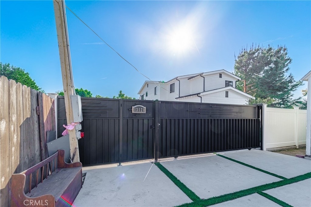 13128 Putnam Street - Photo 4