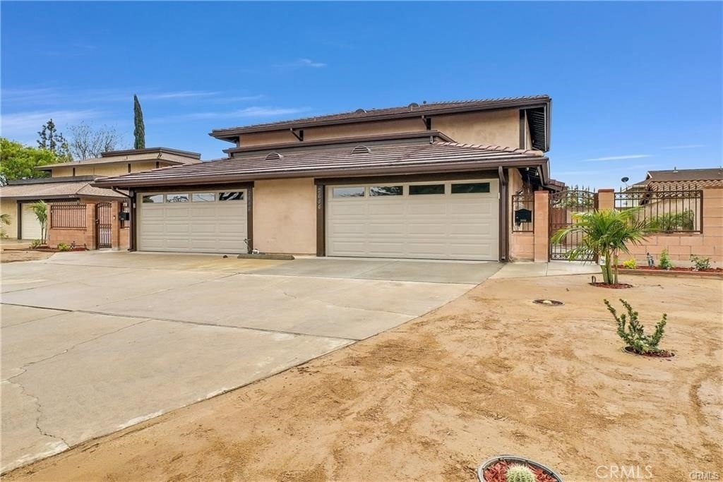 2644 Sycamore - Photo 1