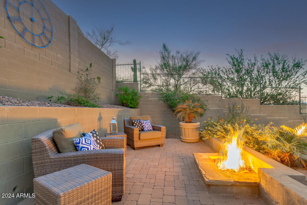 3749 W Whitehawk Court - Photo 4