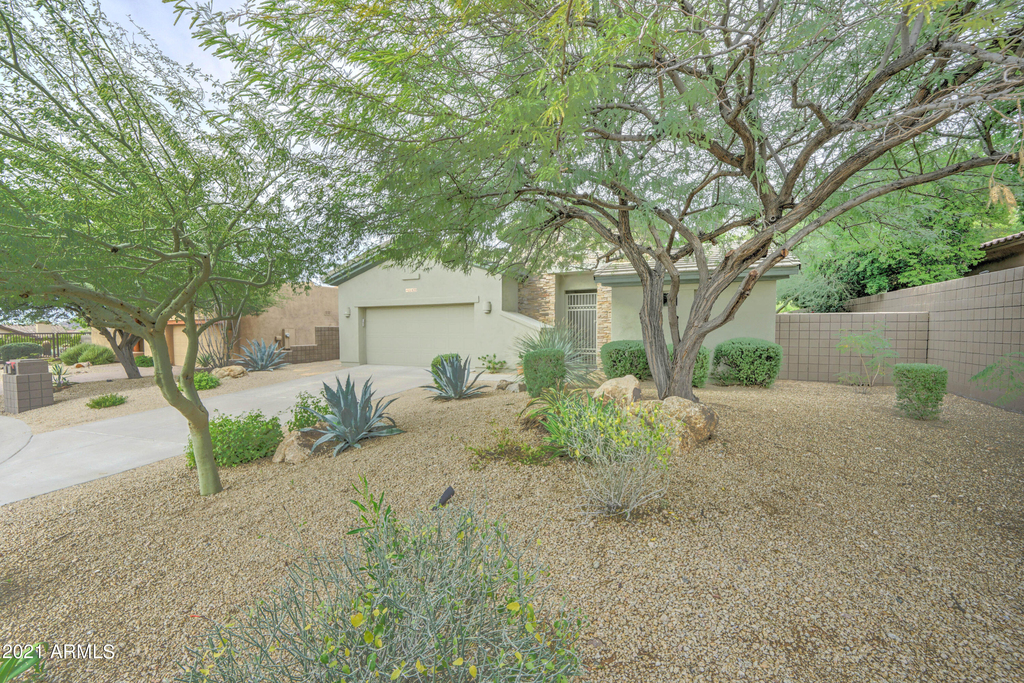 11420 N 141st Street - Photo 2