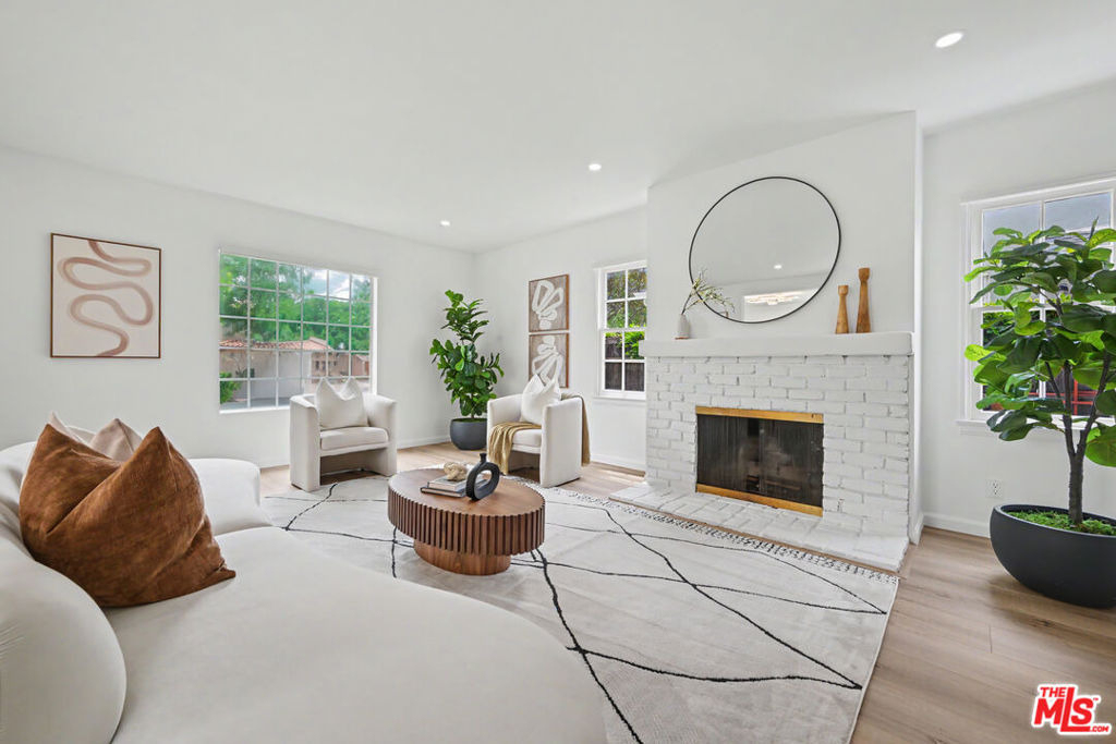 5119 Enfield Avenue - Photo 0
