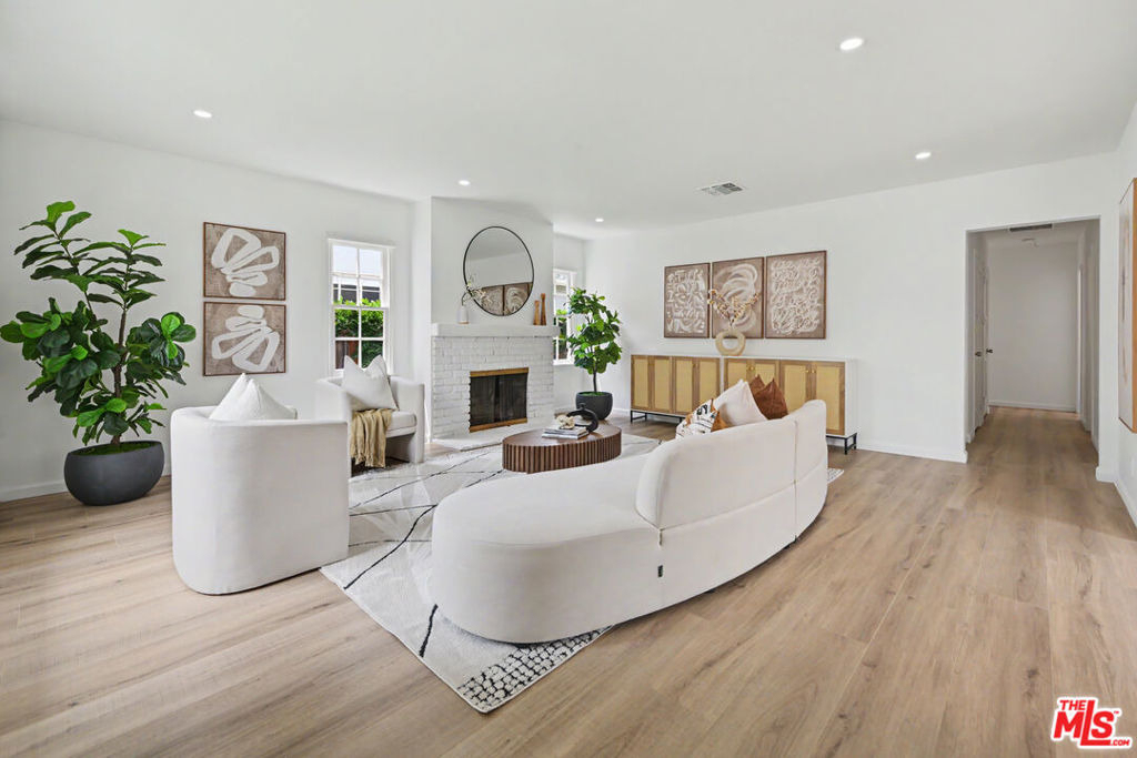 5119 Enfield Avenue - Photo 1