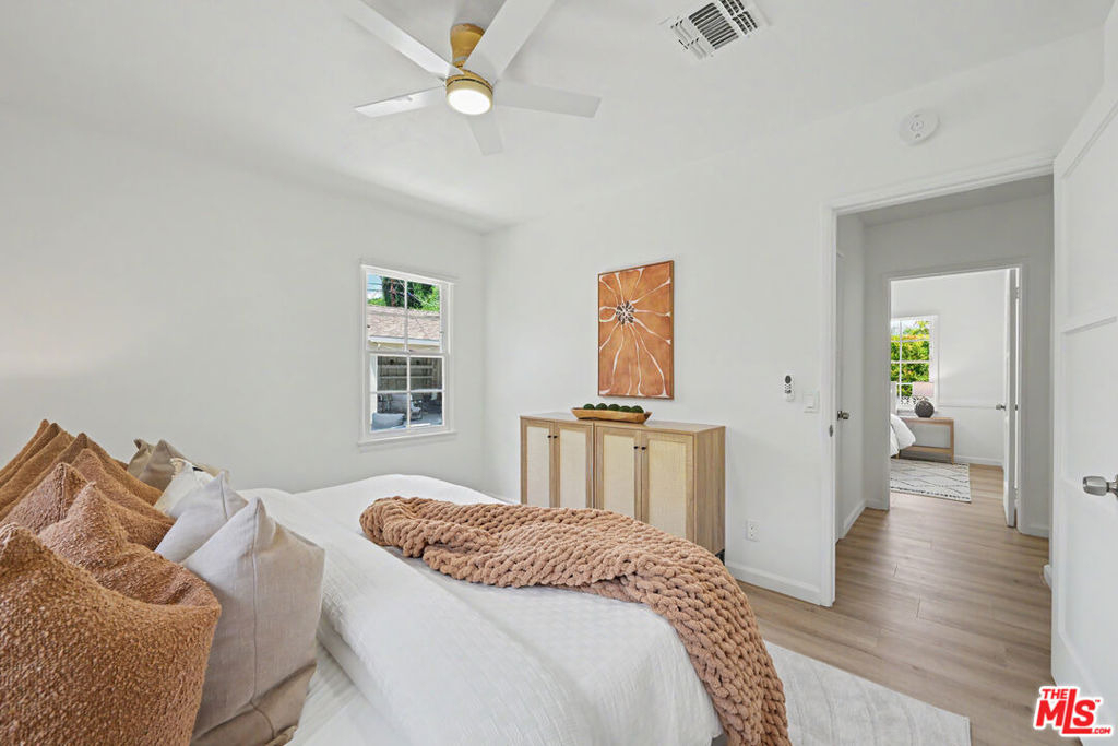 5119 Enfield Avenue - Photo 19