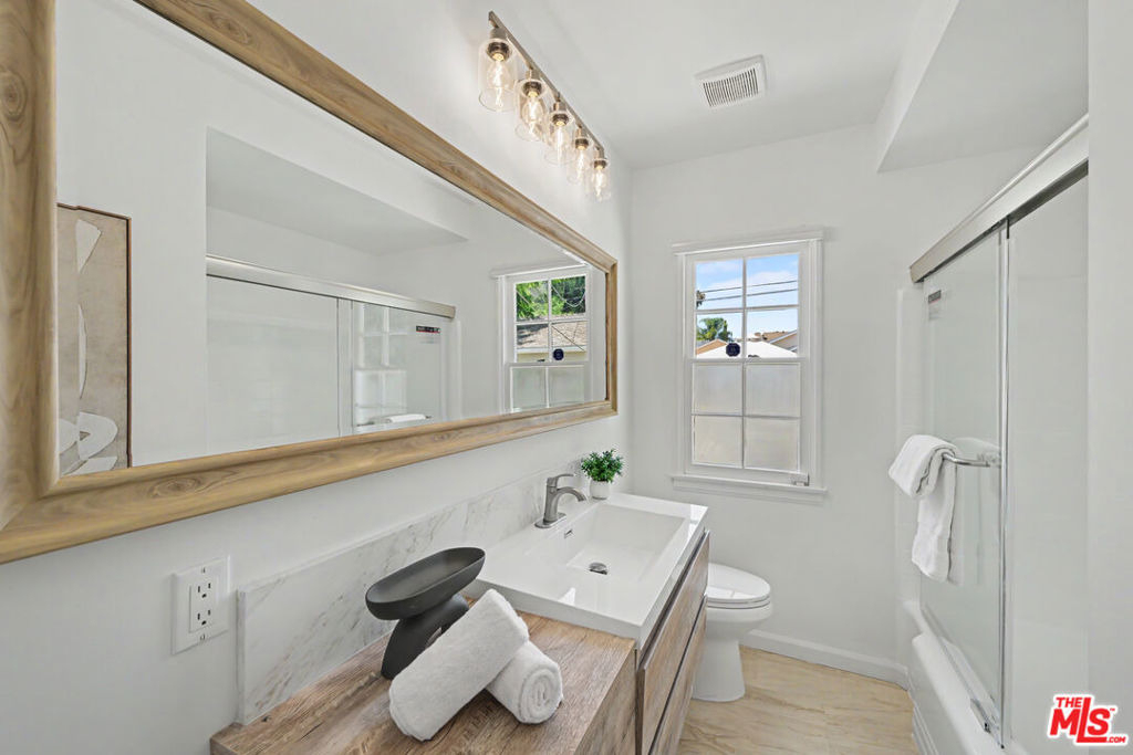 5119 Enfield Avenue - Photo 21