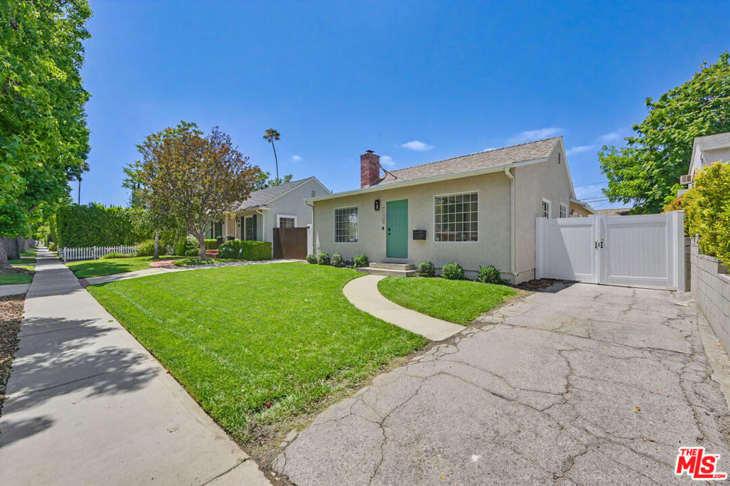 5119 Enfield Avenue - Photo 34