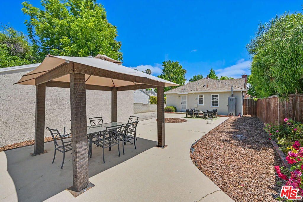 5119 Enfield Avenue - Photo 29