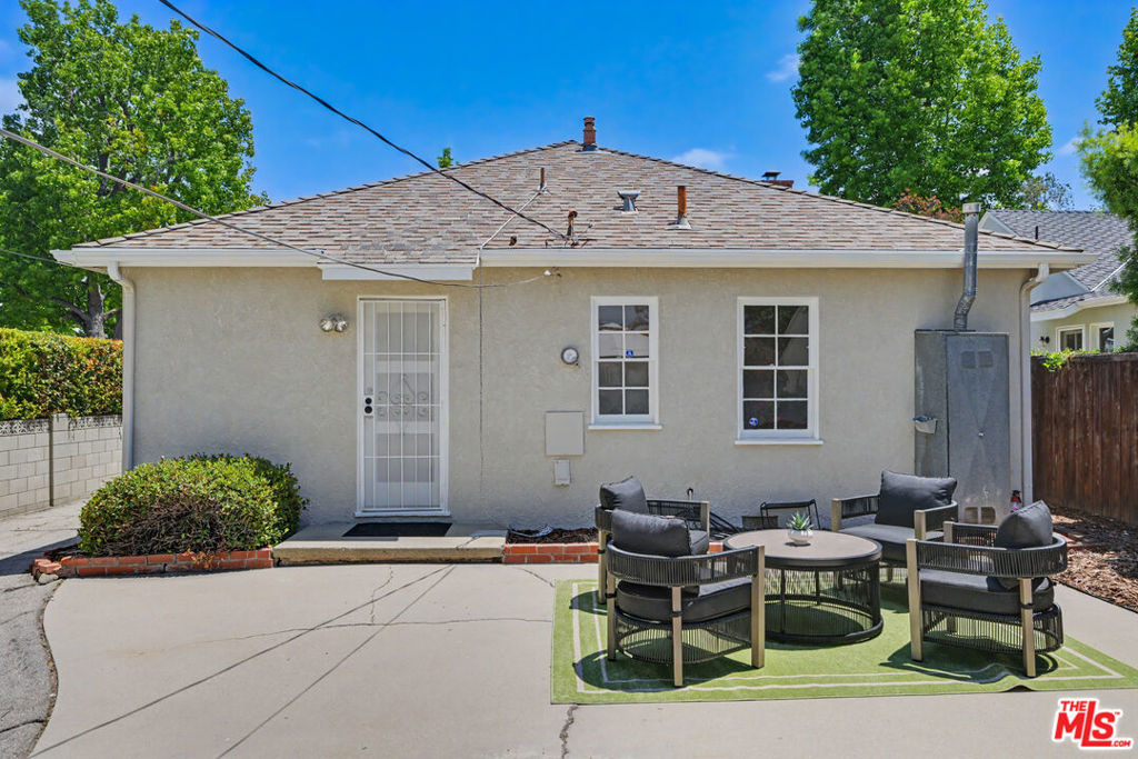 5119 Enfield Avenue - Photo 27