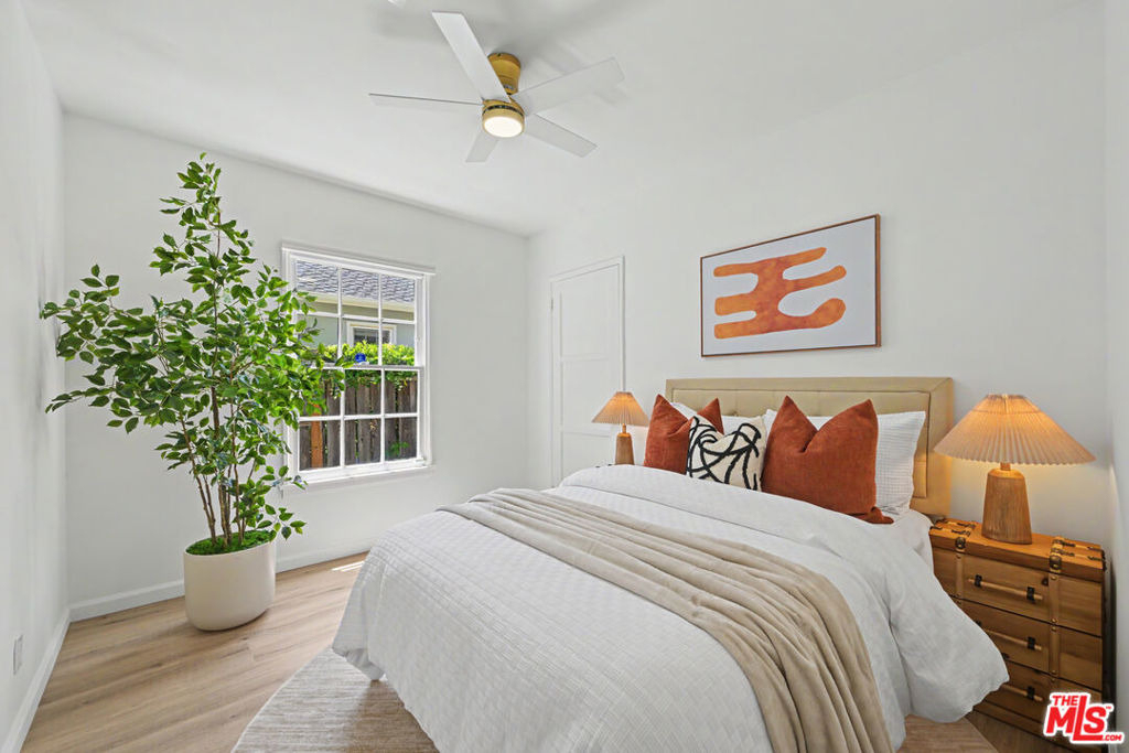5119 Enfield Avenue - Photo 14