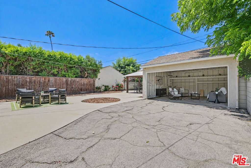 5119 Enfield Avenue - Photo 31