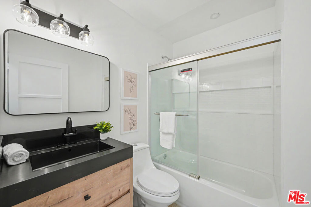 5119 Enfield Avenue - Photo 16