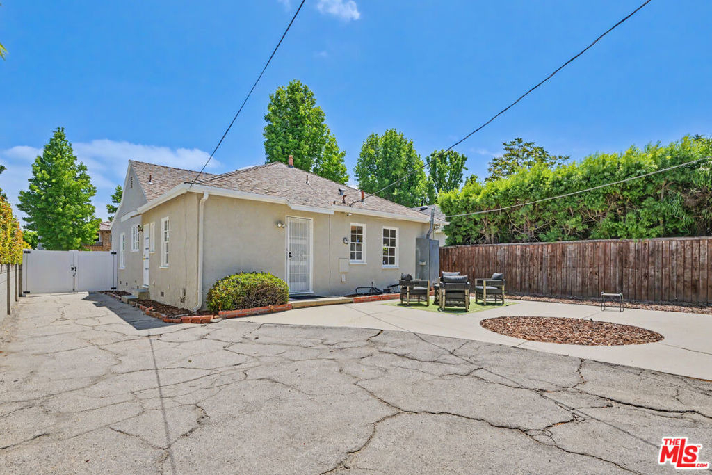 5119 Enfield Avenue - Photo 30