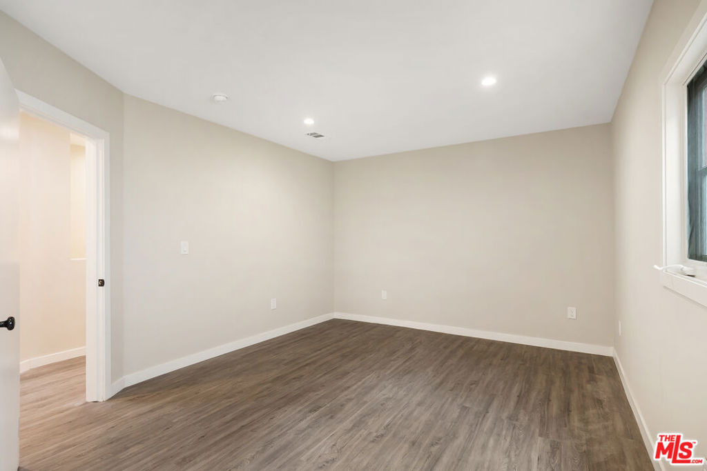 937 N Beverly Glen Boulevard - Photo 4