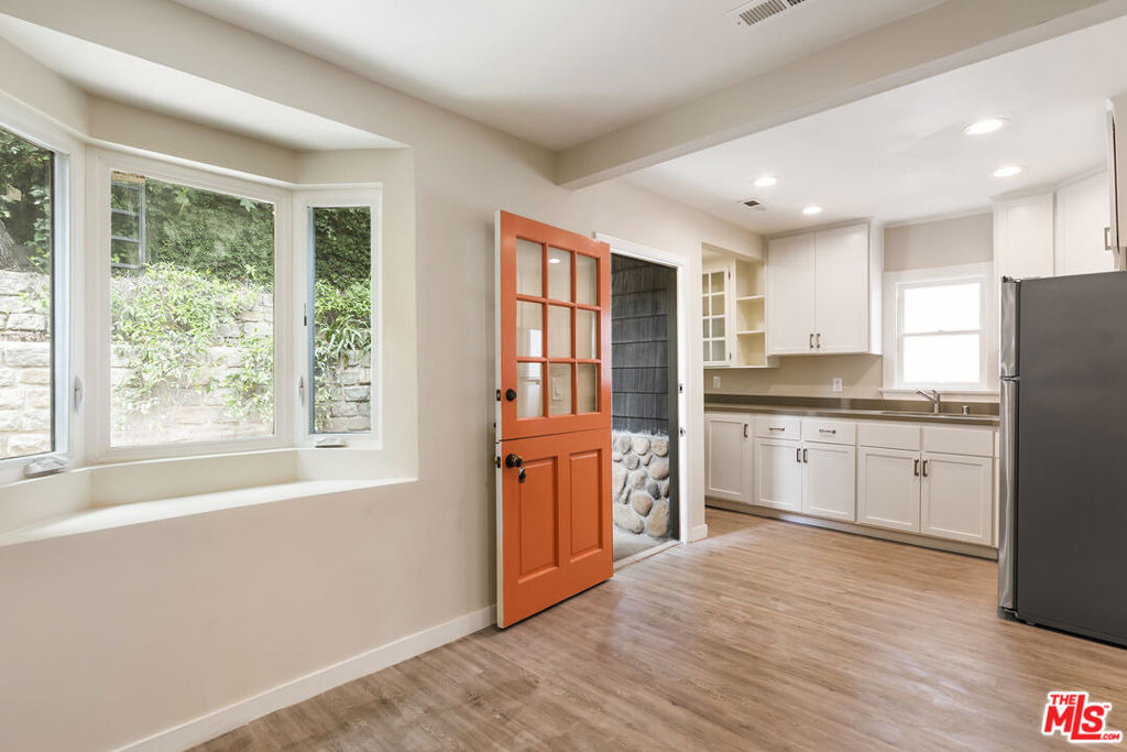 937 N Beverly Glen Boulevard - Photo 7