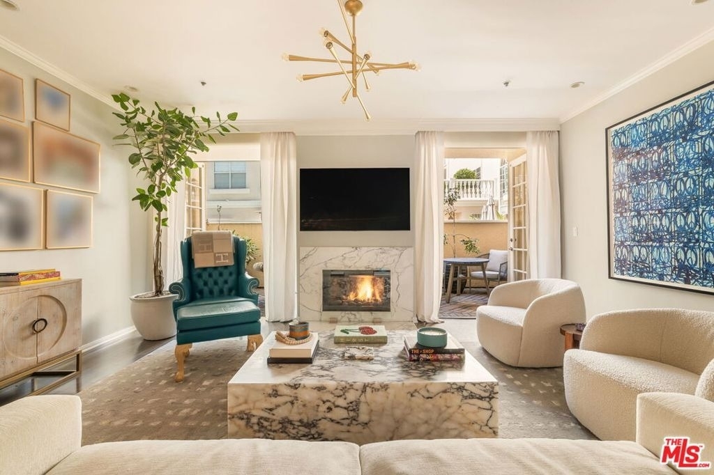 930 N Doheny Drive - Photo 0