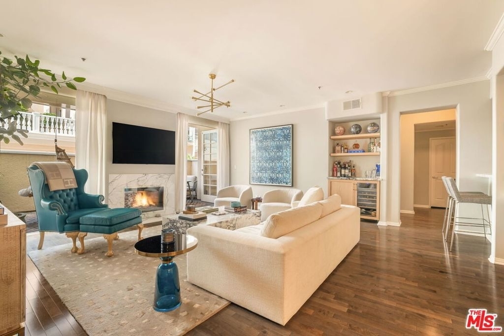 930 N Doheny Drive - Photo 1
