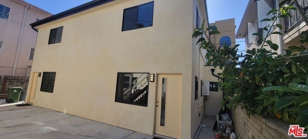 1427 S Shenandoah Street - Photo 0